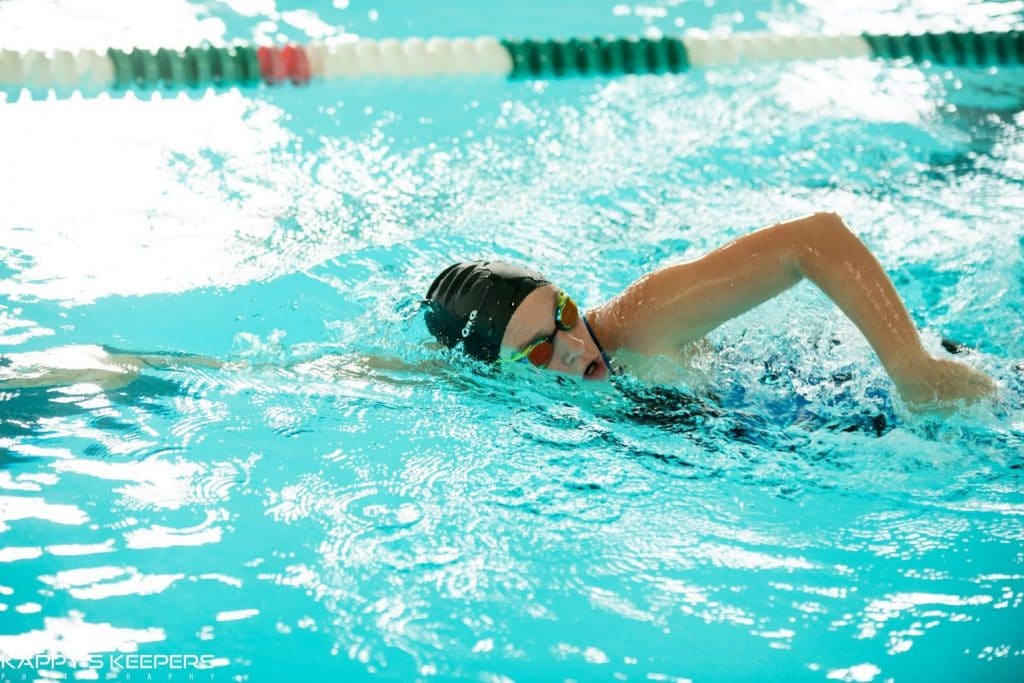 shoulder movement while swimming